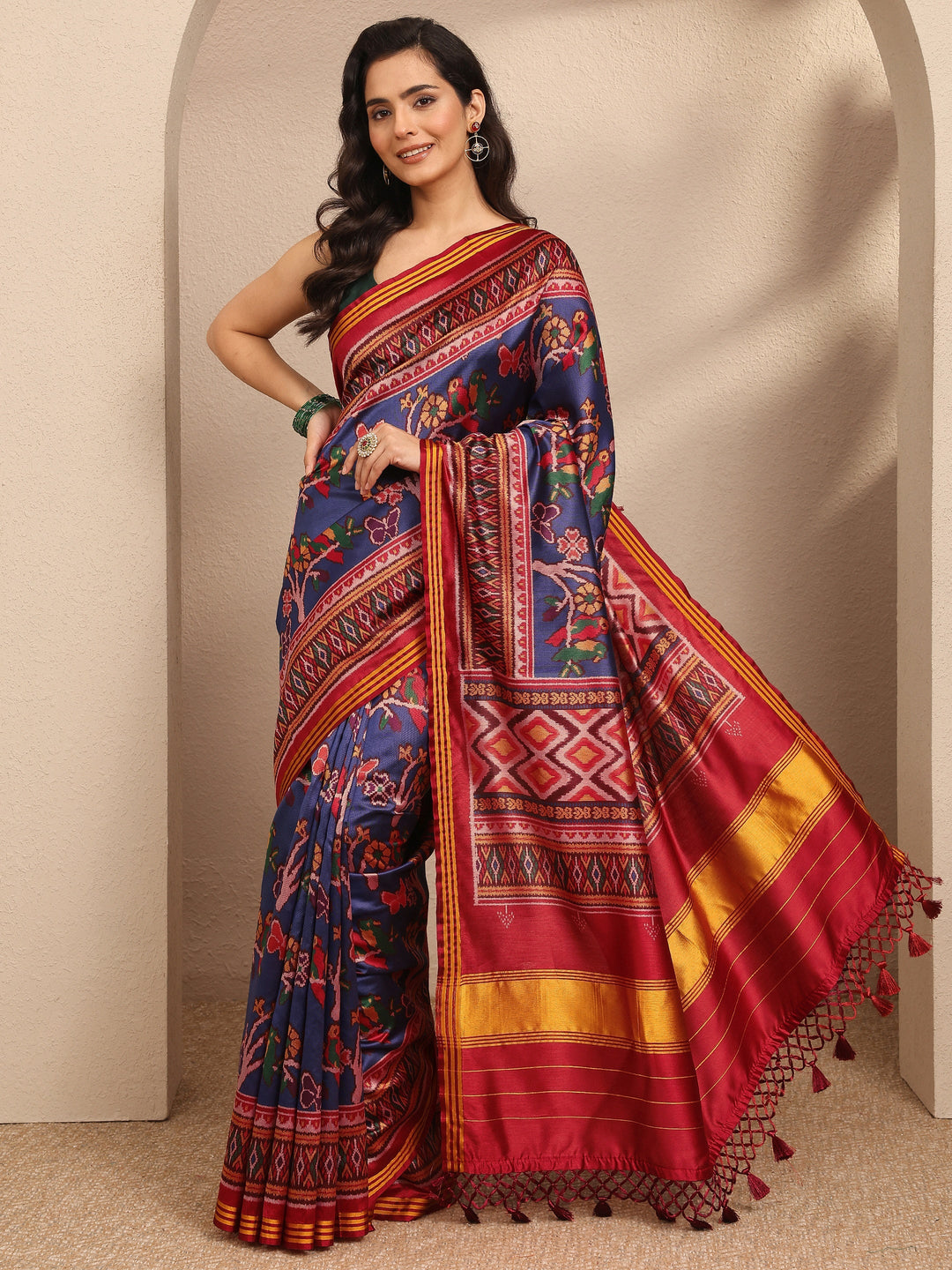 Blue Printed Silk Blend Saree With Unstitched Blouse Piece