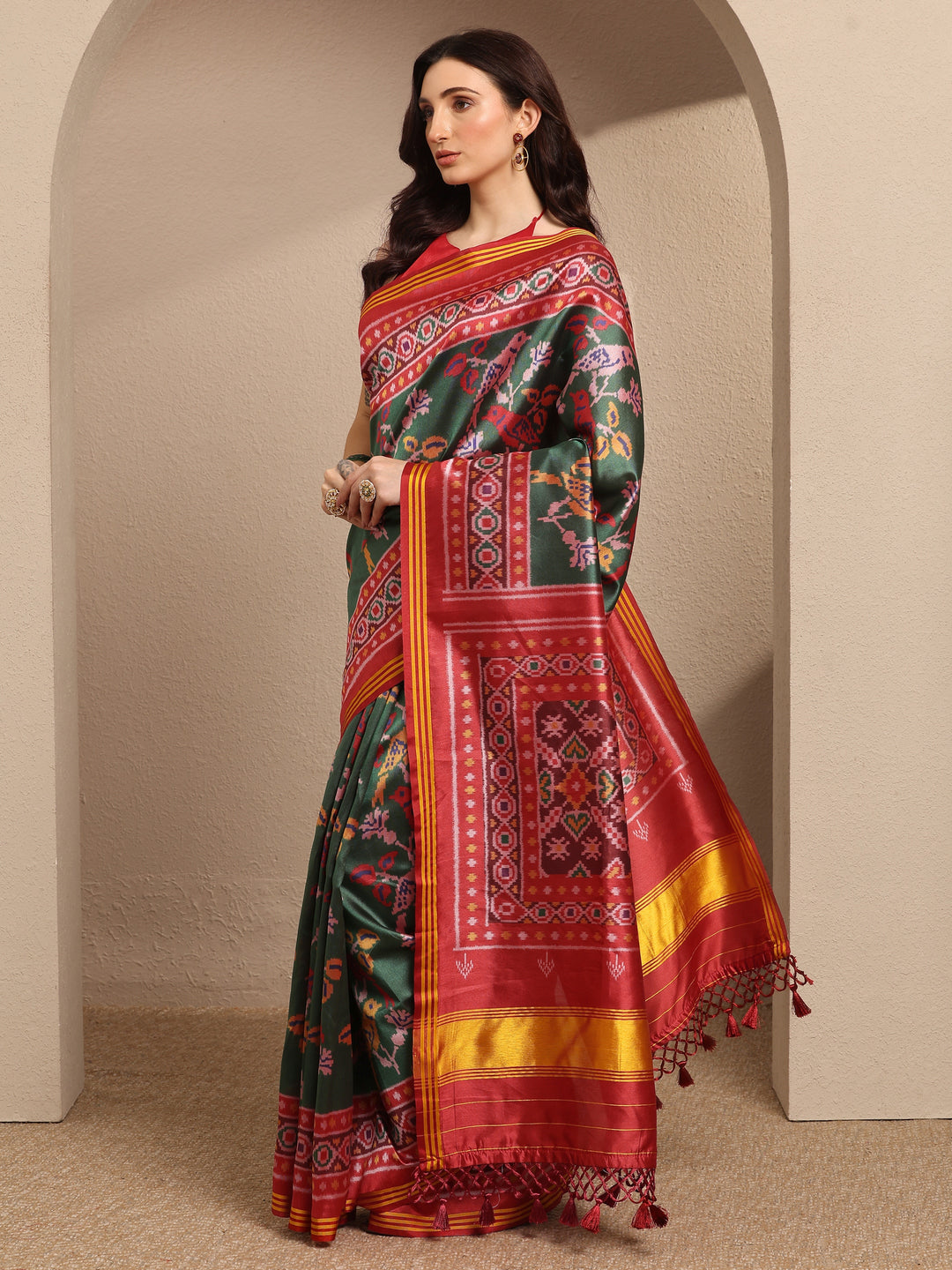  Green Printed Silk Blend Saree With Unstitched Blouse Piece 