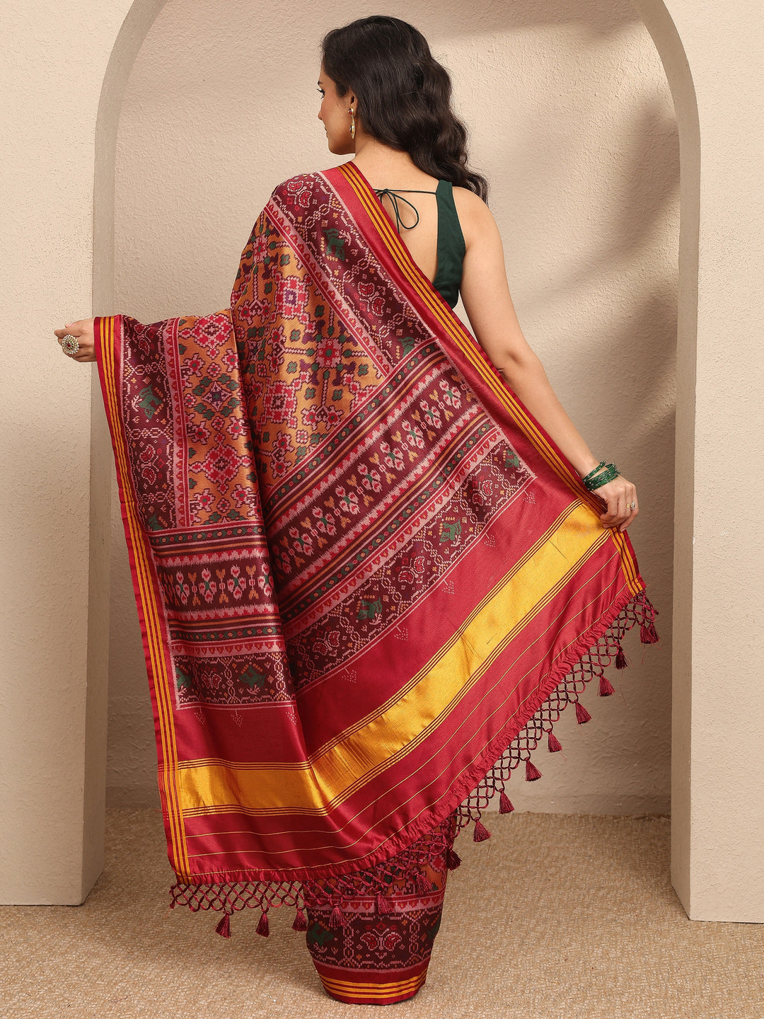  Mustard Printed Silk Blend Saree With Unstitched Blouse Piece 