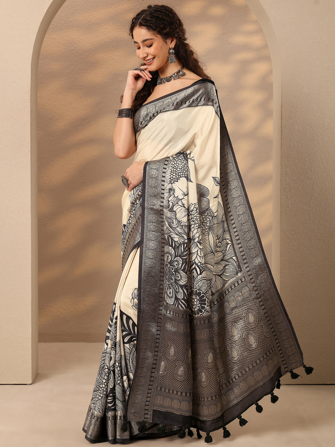  Off White Printed Silk Blend Saree With Unstitched Blouse Piece 