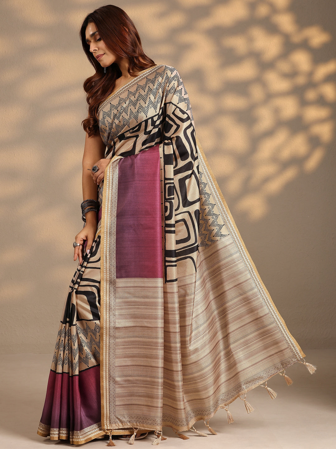  Beige Geometric Printed Silk Blend Saree With Unstitched Blouse Piece 