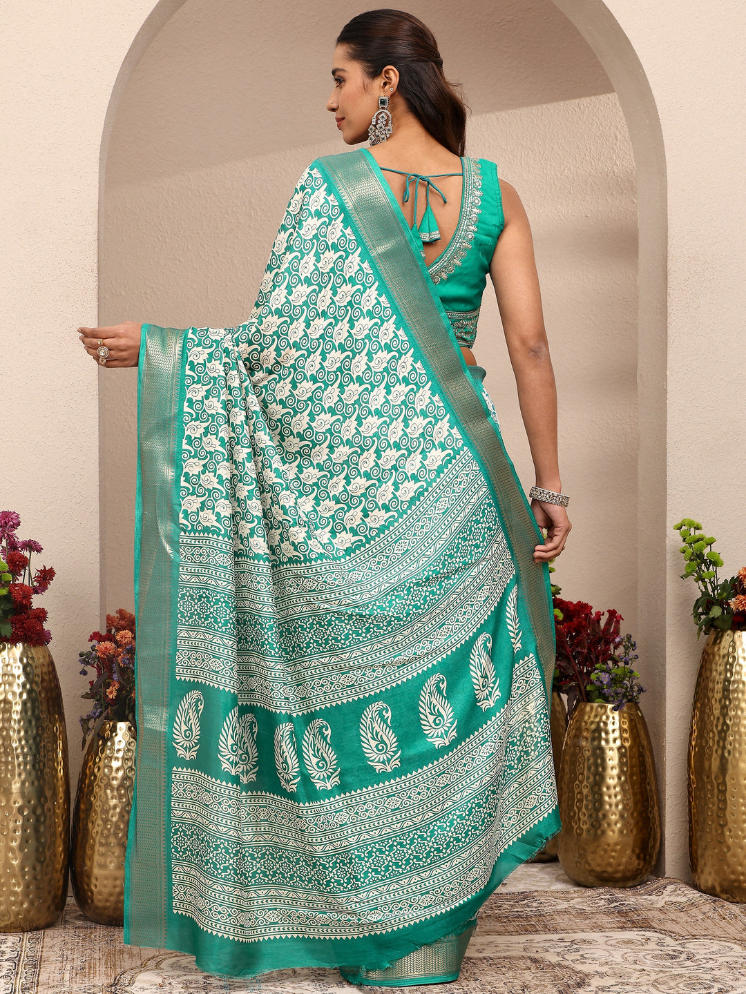  Green Printed Silk Blend Saree With Unstitched Blouse Piece 