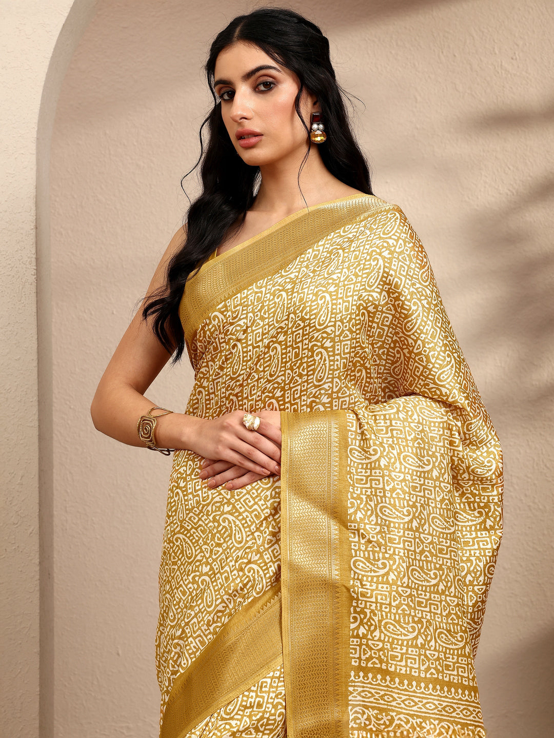 Mustard Paisley Printed Silk Blend Saree With Unstitched Blouse Piece 