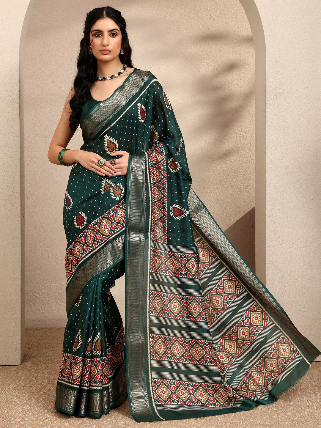  Green Printed Silk Blend Saree With Unstitched Blouse Piece 