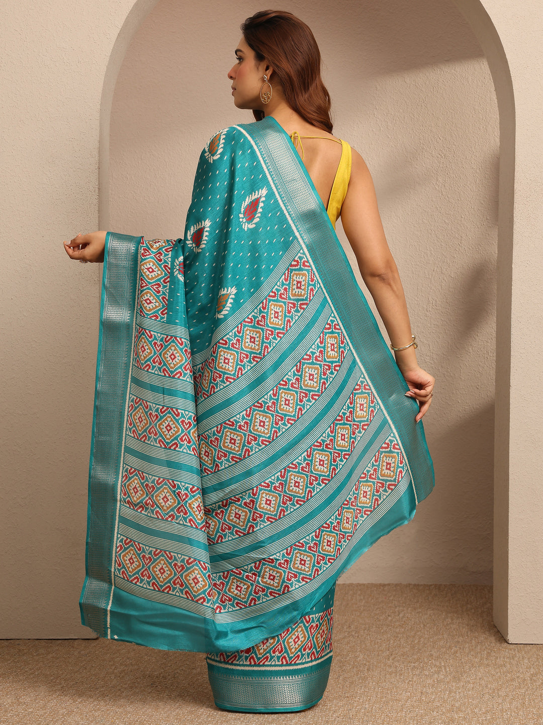  Green Printed Silk Blend Saree With Unstitched Blouse Piece 