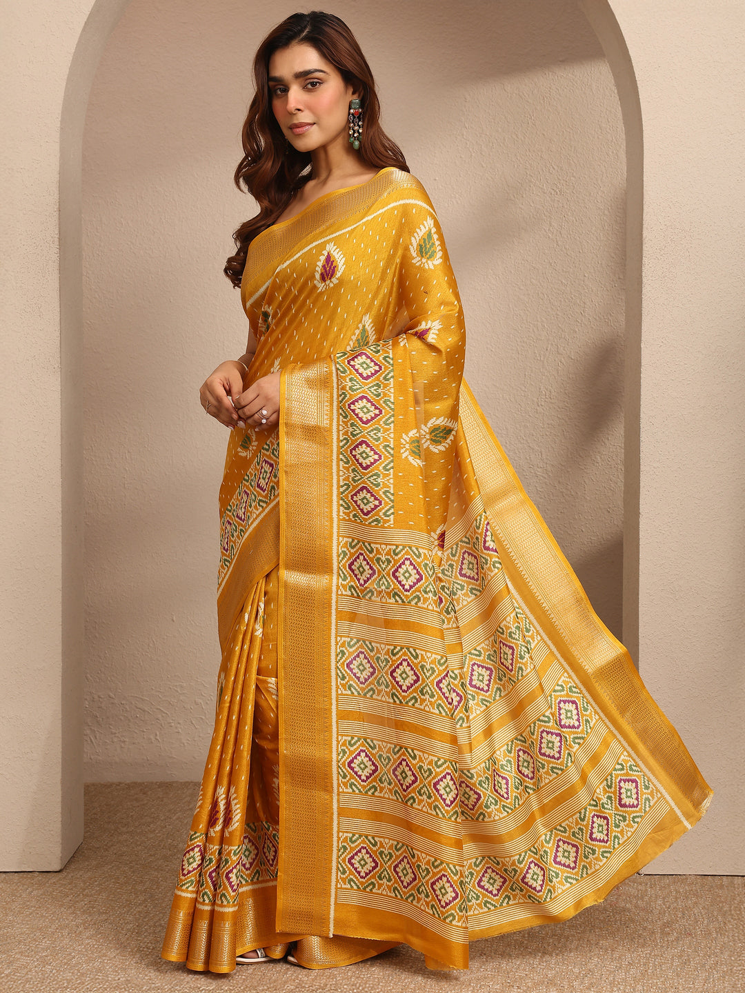  Mustard Printed Silk Blend Saree With Unstitched Blouse Piece 