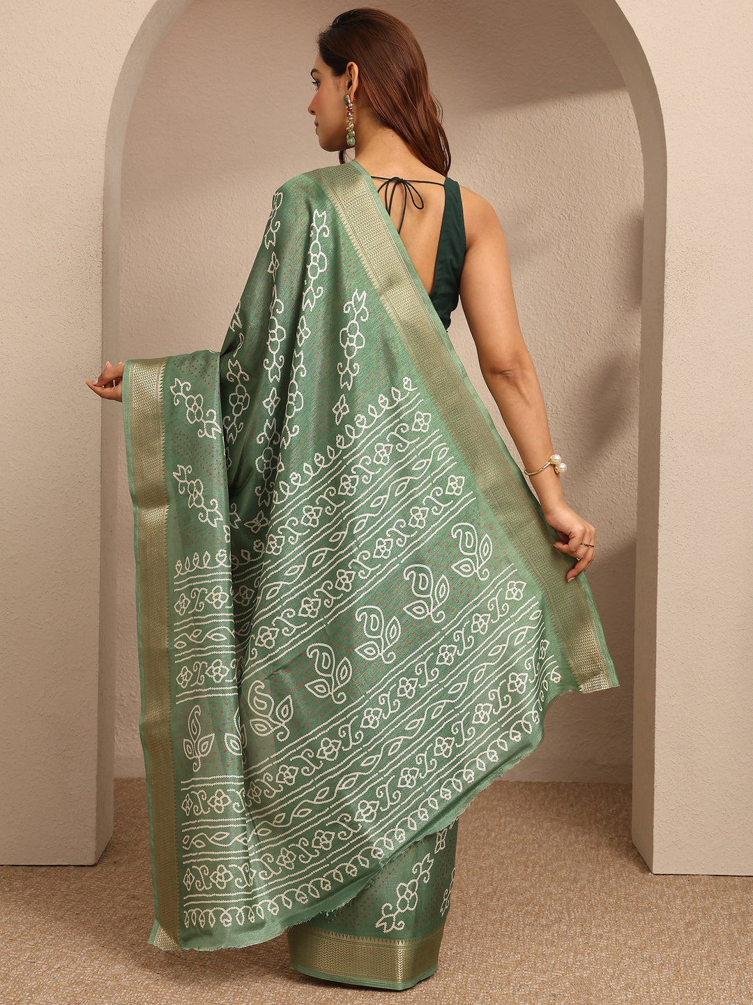  Green Bandhani Printed Silk Blend Saree With Unstitched Blouse Piece 