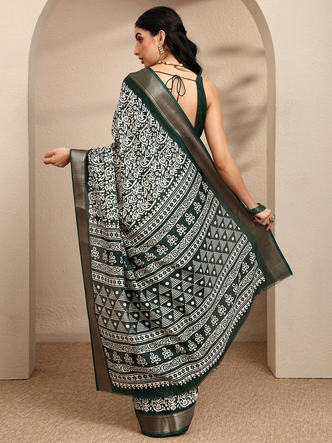  Green Printed Silk Blend Saree With Unstitched Blouse Piece 