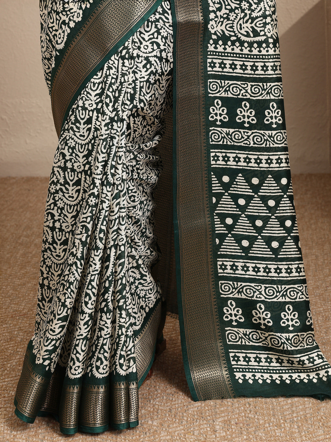 Green Printed Silk Blend Saree With Unstitched Blouse Piece 