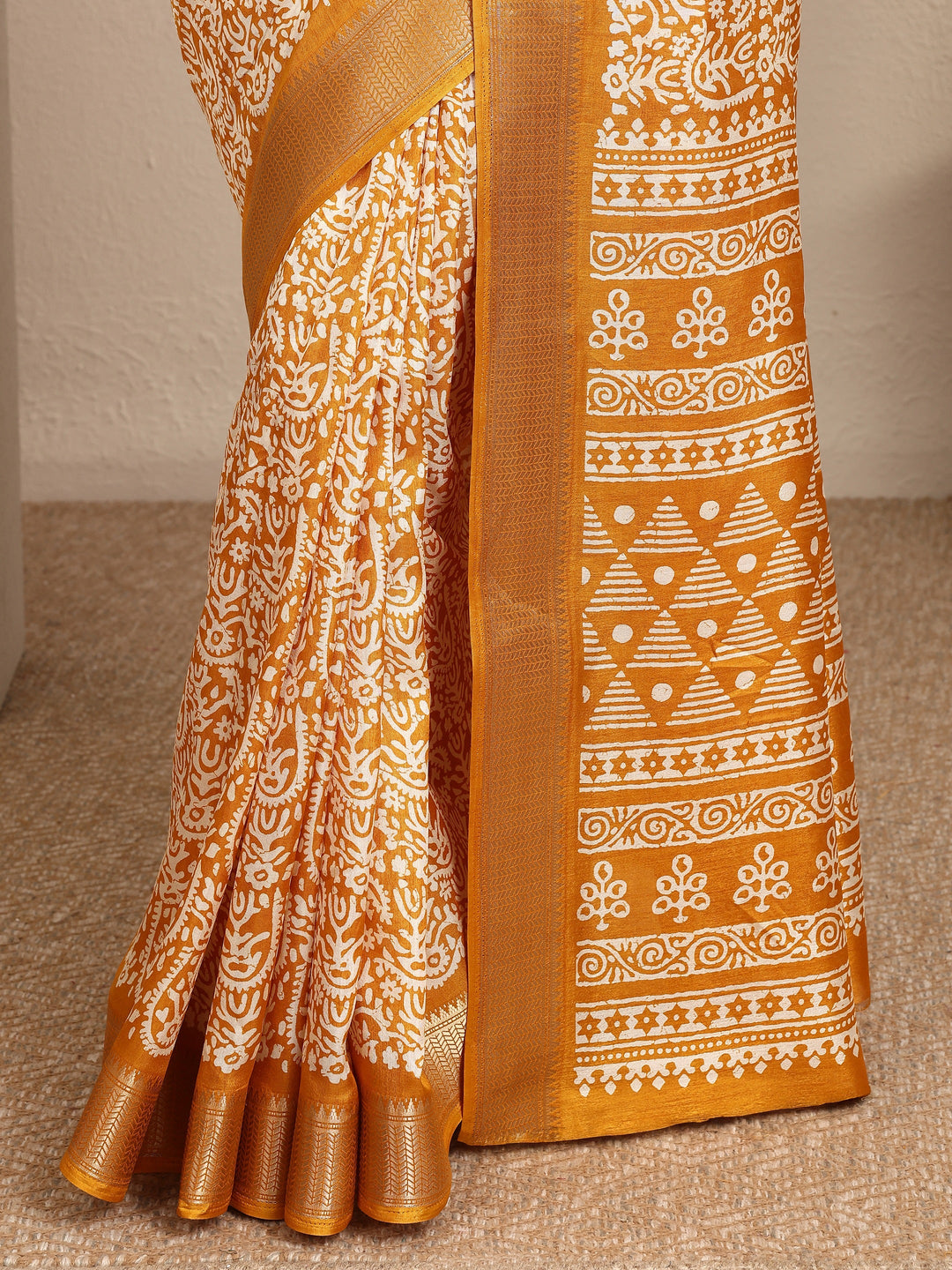  Mustard Printed Silk Blend Saree With Unstitched Blouse Piece 
