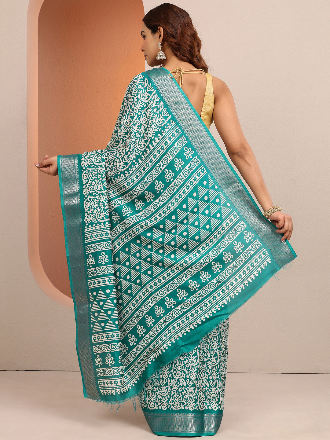  Green Printed Silk Blend Saree With Unstitched Blouse Piece 