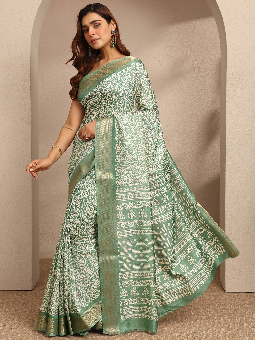  Green Printed Silk Blend Saree With Unstitched Blouse Piece 