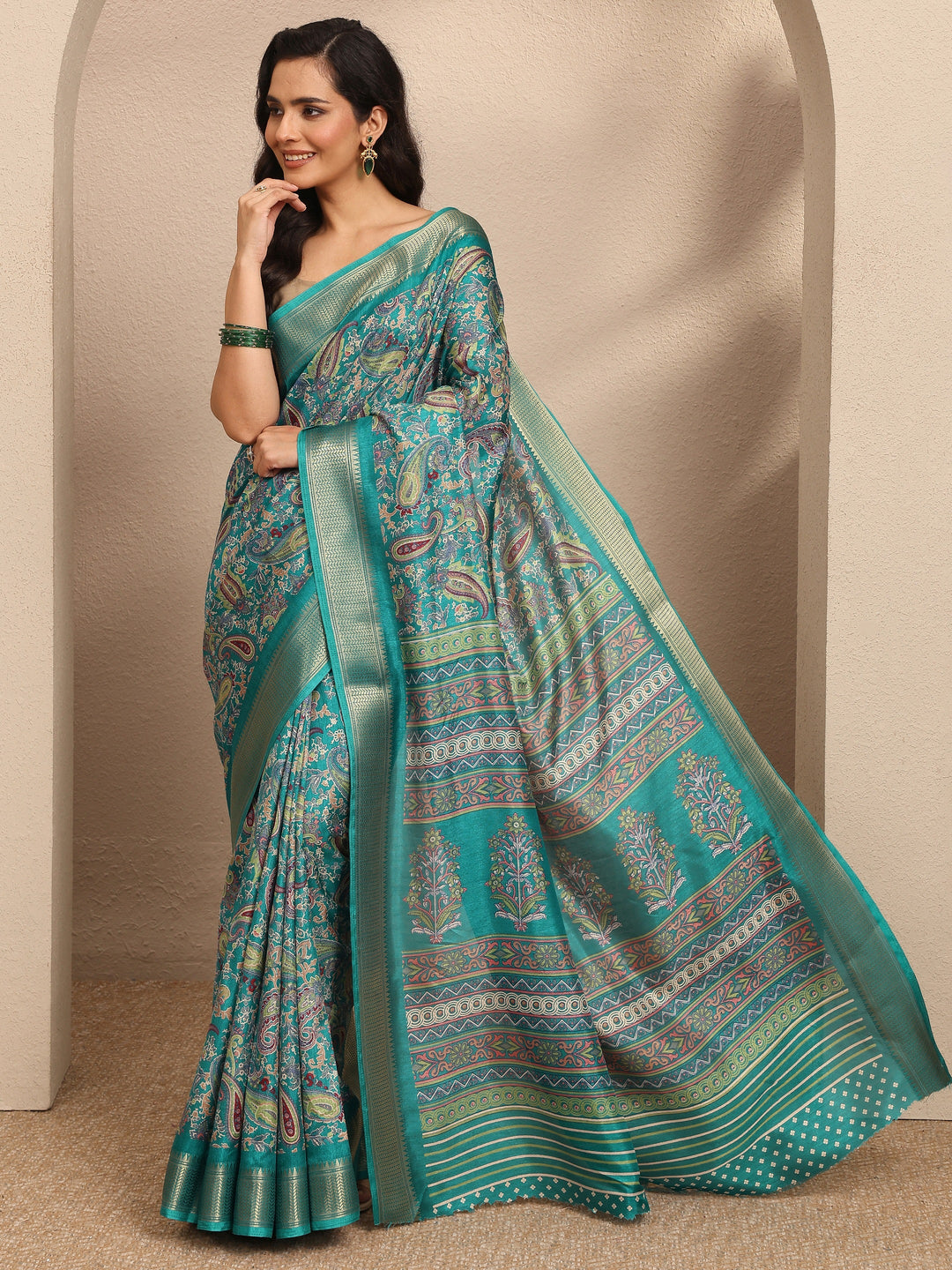 Green Paisley Printed Silk Blend Saree With Unstitched Blouse Piece