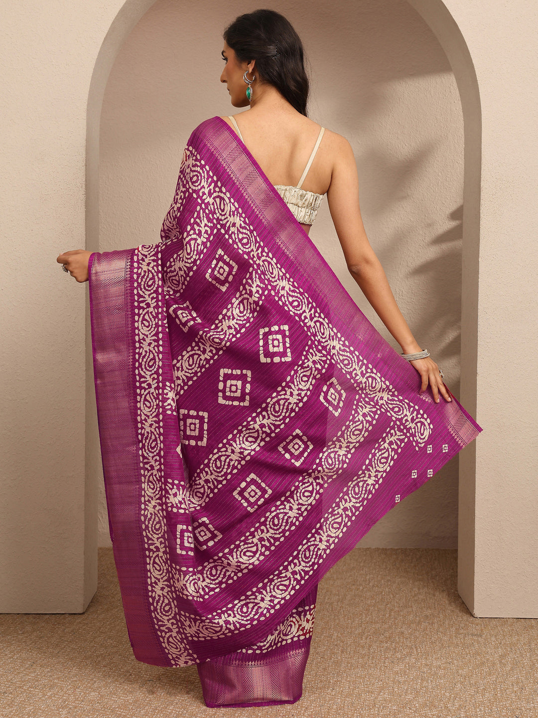  Burgundy Geometric Printed Silk Blend Saree With Unstitched Blouse Piece 