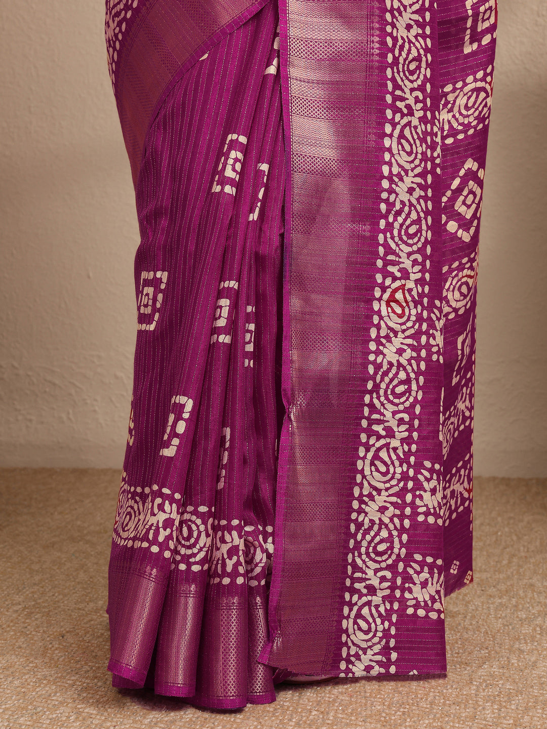  Burgundy Geometric Printed Silk Blend Saree With Unstitched Blouse Piece 