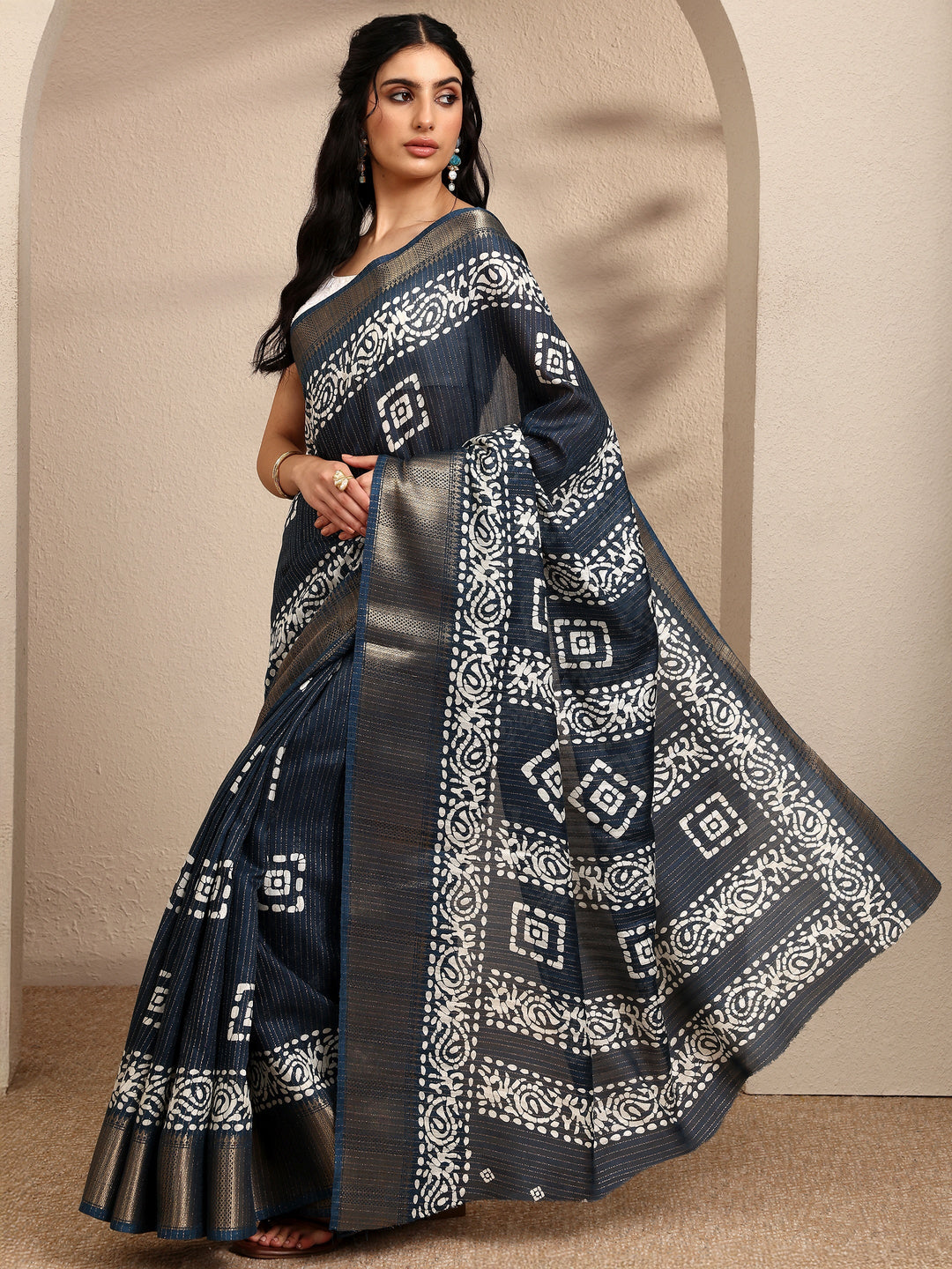  Navy Blue Geometric Printed Silk Blend Saree With Unstitched Blouse Piece 
