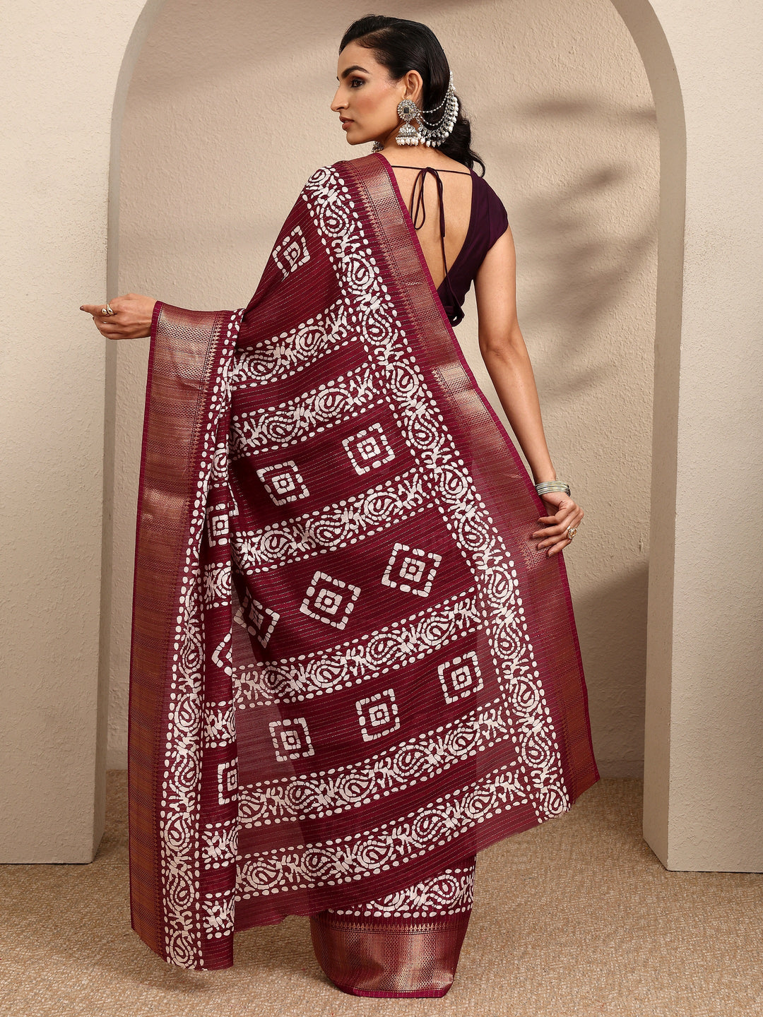  Burgundy Geometric Printed Silk Blend Saree With Unstitched Blouse Piece 