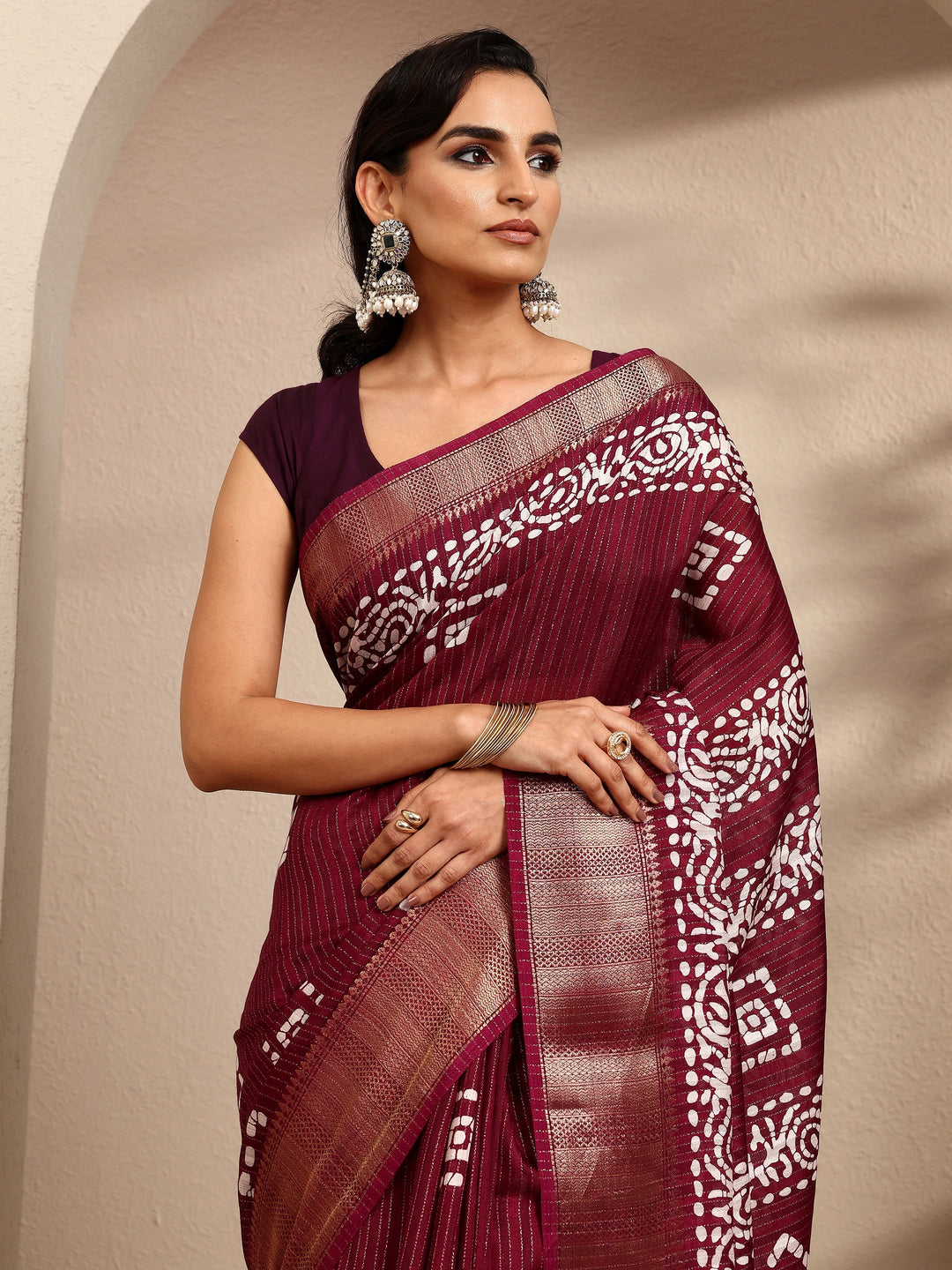  Burgundy Geometric Printed Silk Blend Saree With Unstitched Blouse Piece 