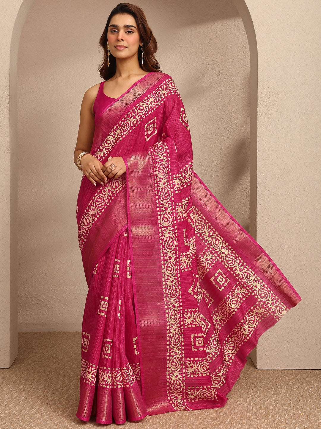  Pink Geometric Printed Silk Blend Saree With Unstitched Blouse Piece 