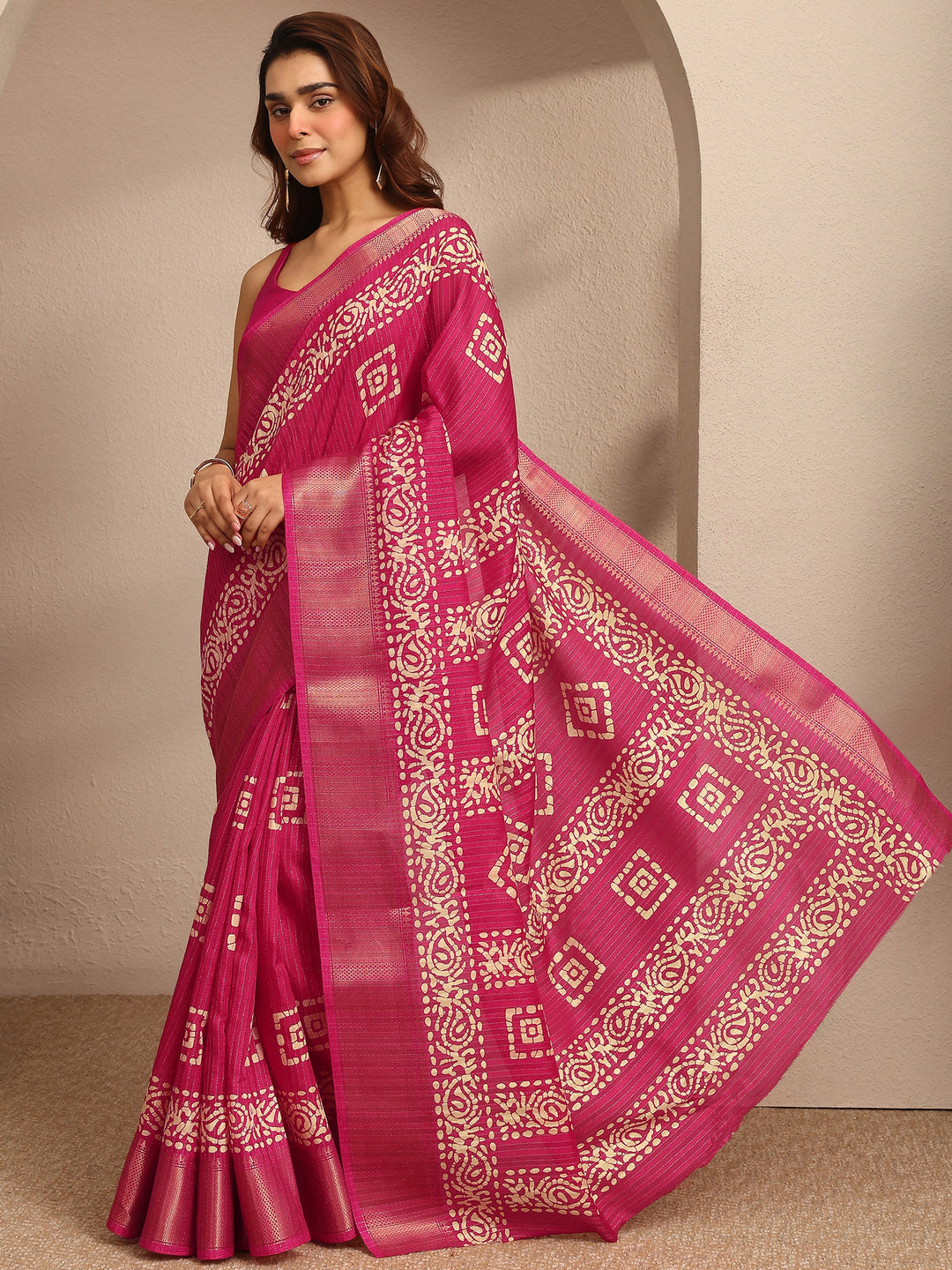  Pink Geometric Printed Silk Blend Saree With Unstitched Blouse Piece 