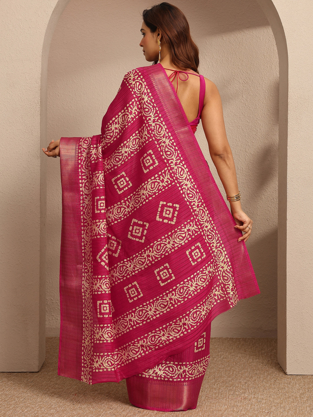  Pink Geometric Printed Silk Blend Saree With Unstitched Blouse Piece 