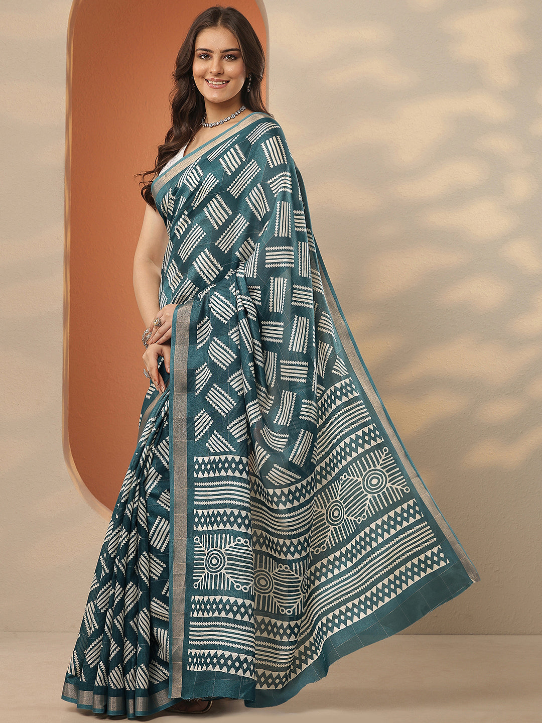  Green Printed Silk Blend Saree With Unstitched Blouse Piece 