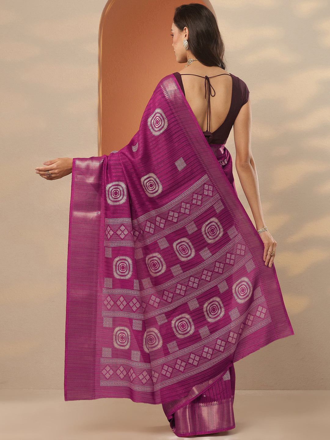  Magenta Printed Silk Blend Saree With Unstitched Blouse Piece 