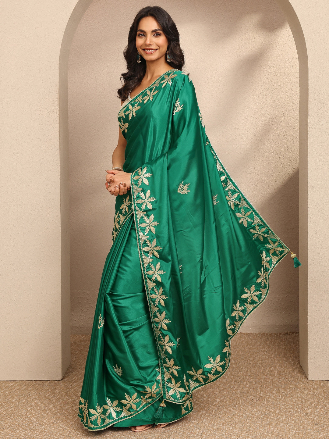  Green Embroidered Silk Blend Saree With Unstitched Blouse Piece 