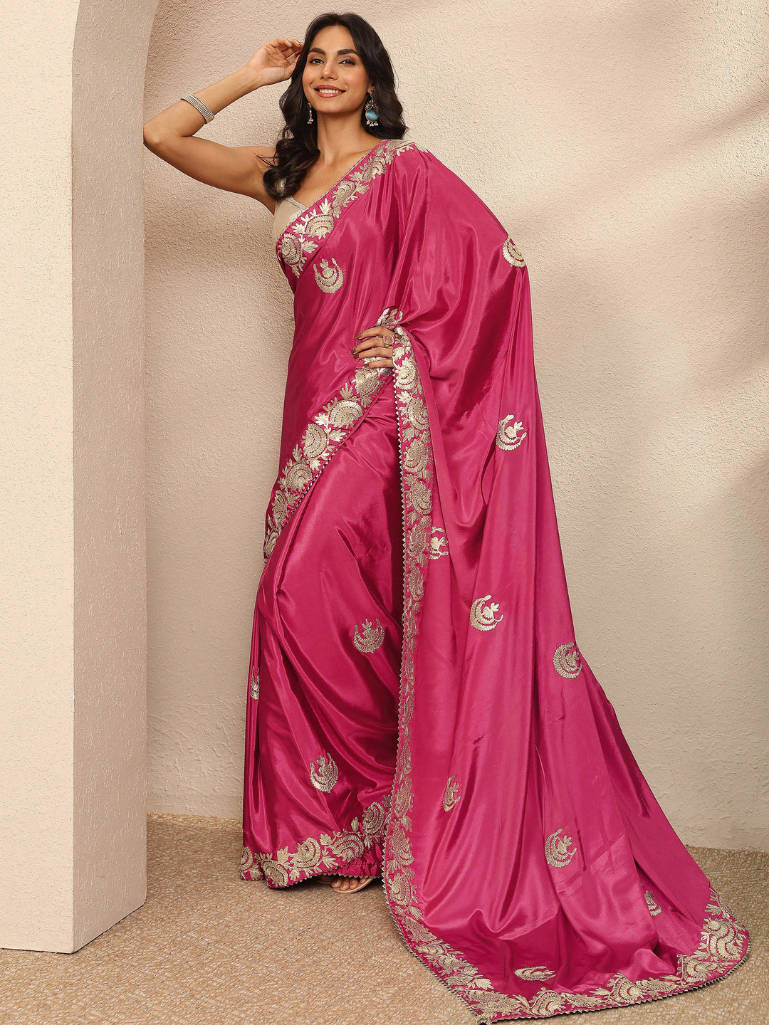 Mauve Embroidered Silk Blend Saree With Unstitched Blouse Piece