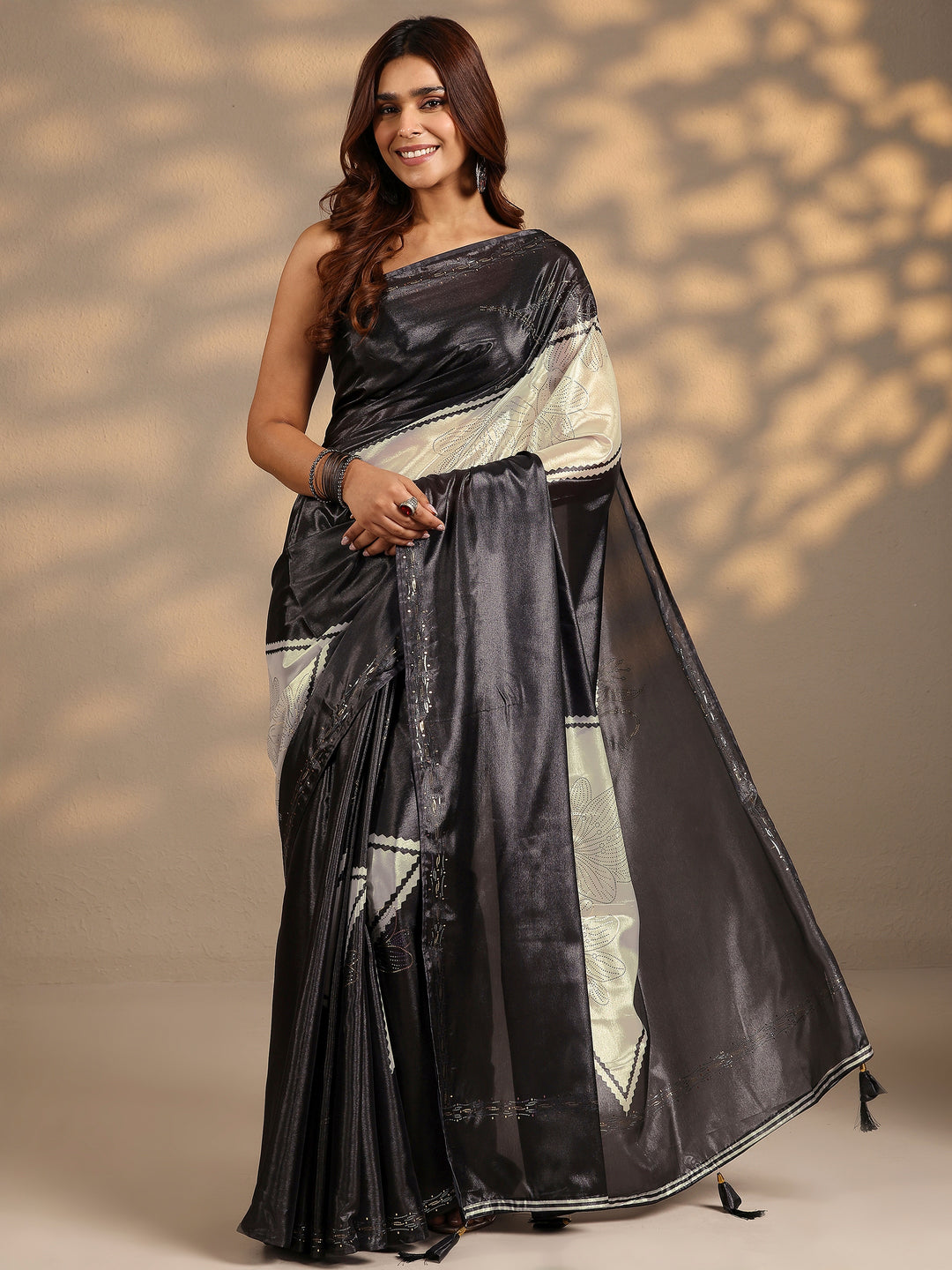  Black Embellished Silk Blend Saree With Unstitched Blouse Piece 