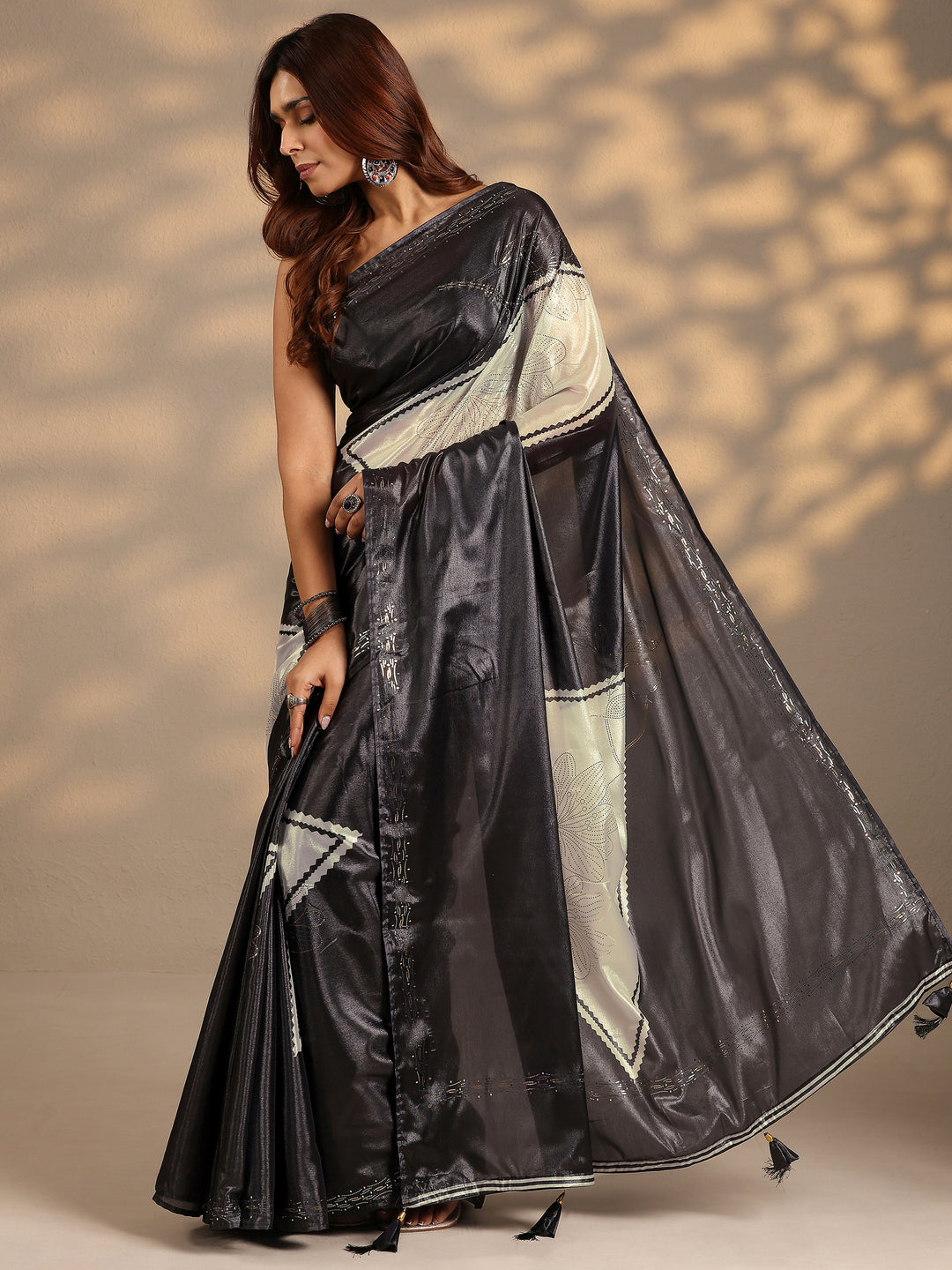  Black Embellished Silk Blend Saree With Unstitched Blouse Piece 