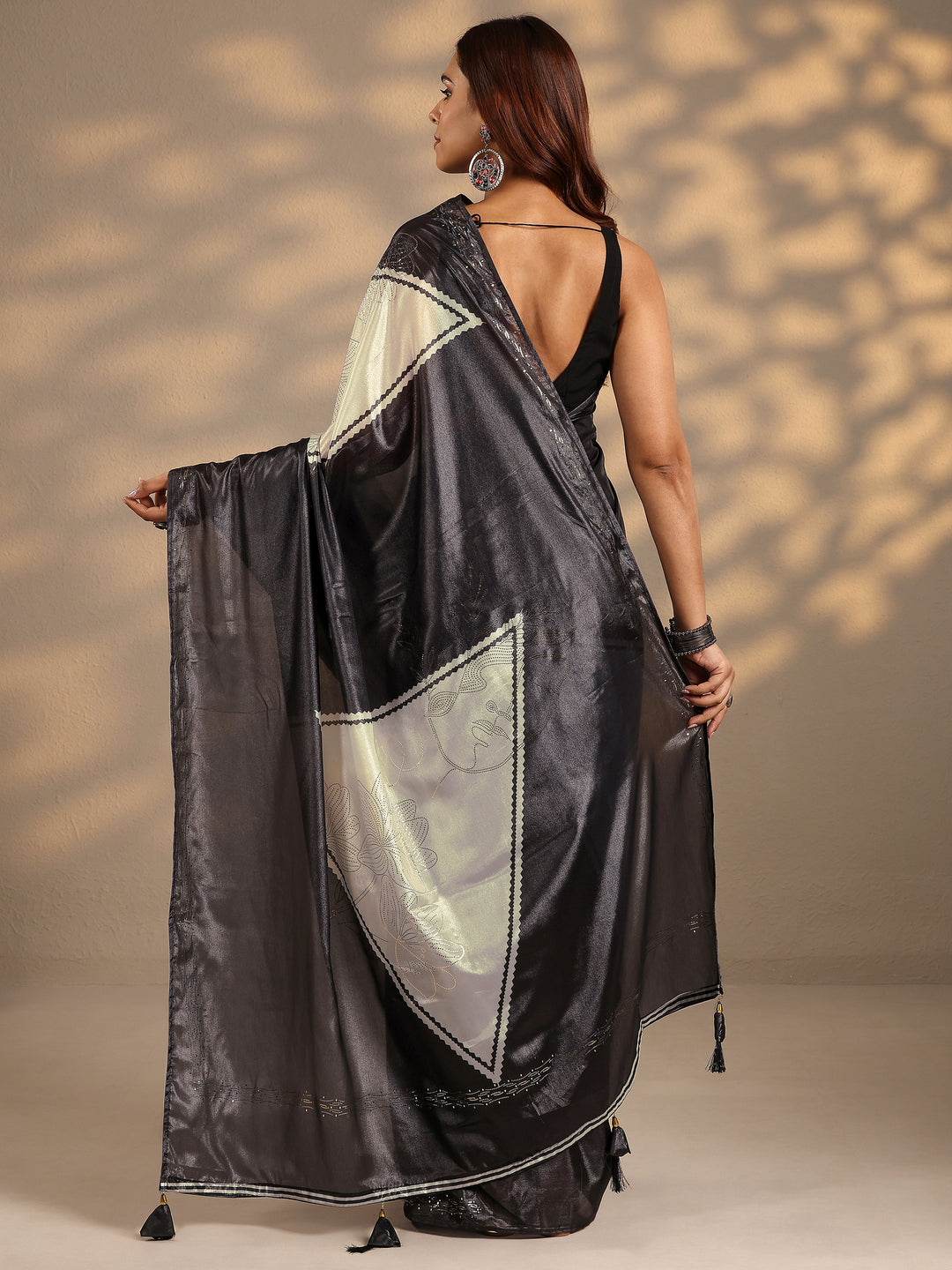  Black Embellished Silk Blend Saree With Unstitched Blouse Piece 