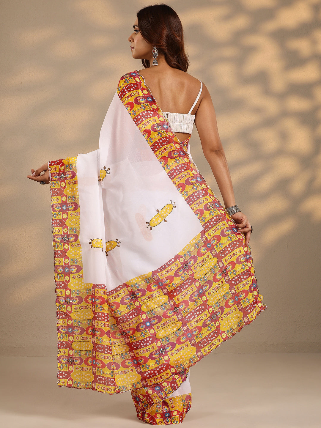  Off White Printed Silk Blend Saree With Unstitched Blouse Piece 