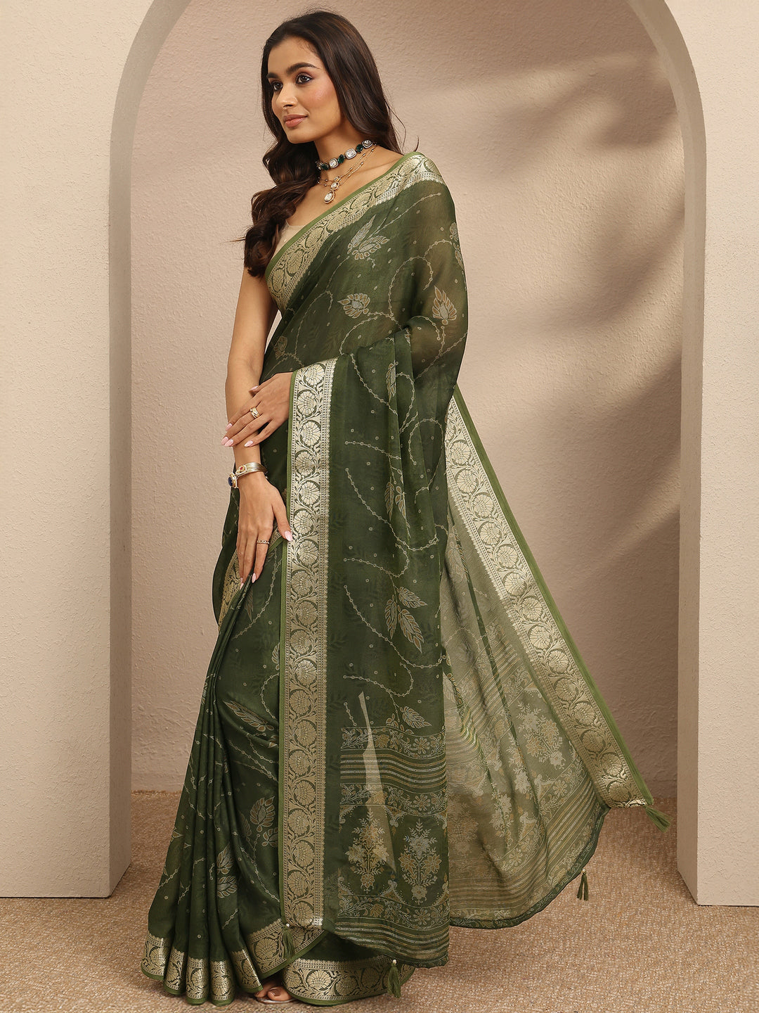  Green Printed Georgette Saree With Unstitched Blouse Piece 