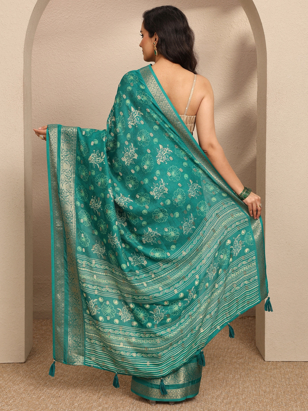  Green Printed Georgette Saree With Unstitched Blouse Piece 