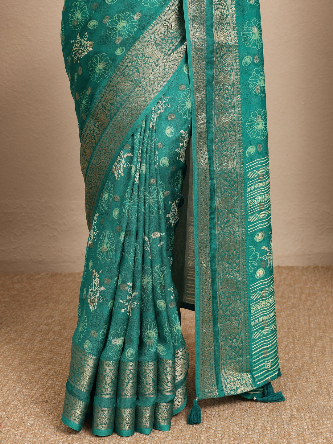  Green Printed Georgette Saree With Unstitched Blouse Piece 