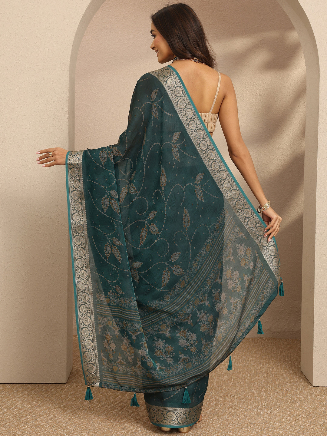  Green Printed Georgette Saree With Unstitched Blouse Piece 