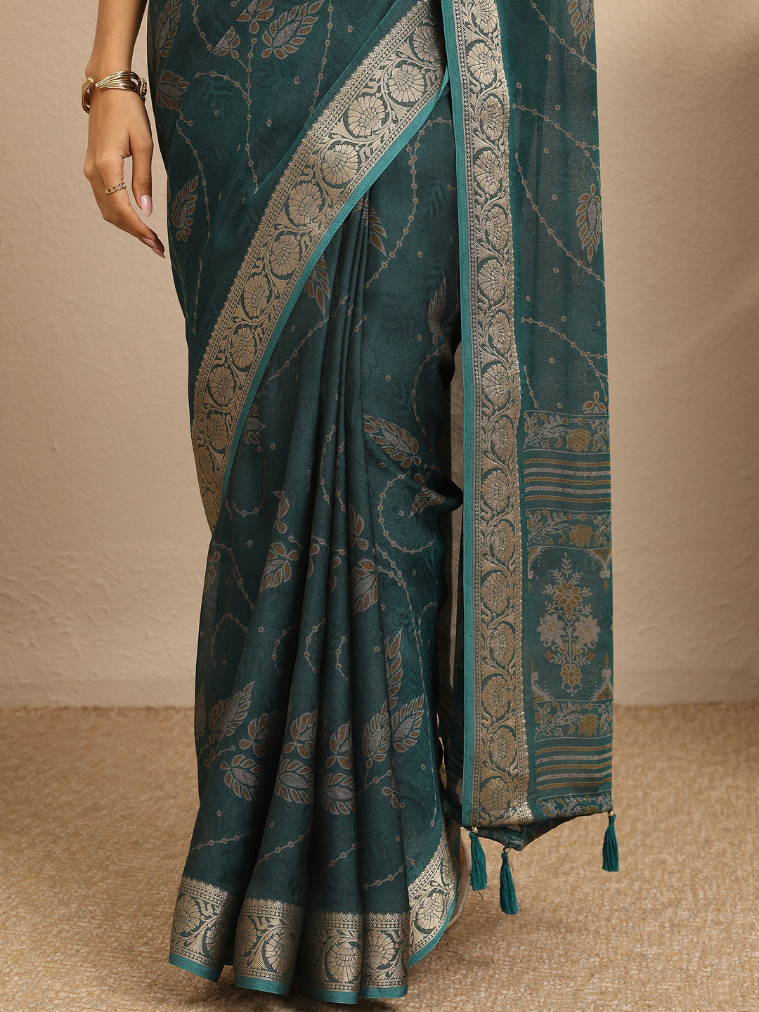  Green Printed Georgette Saree With Unstitched Blouse Piece 
