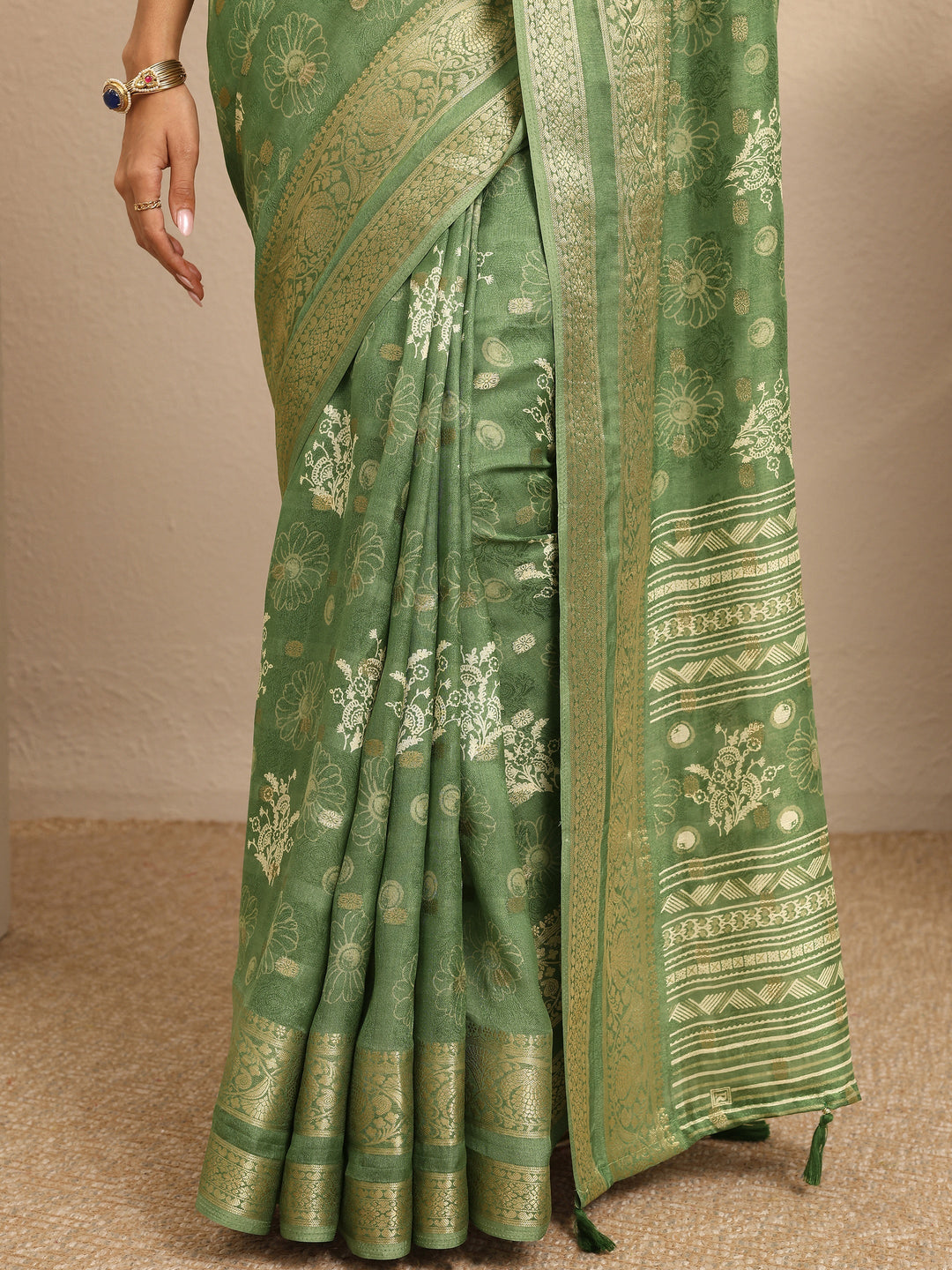  Green Printed Georgette Saree With Unstitched Blouse Piece 