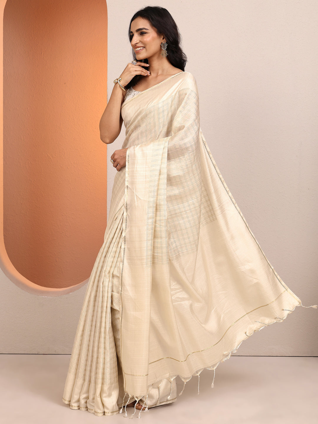  Cream Embellished Silk Blend Saree With Unstitched Blouse Piece 