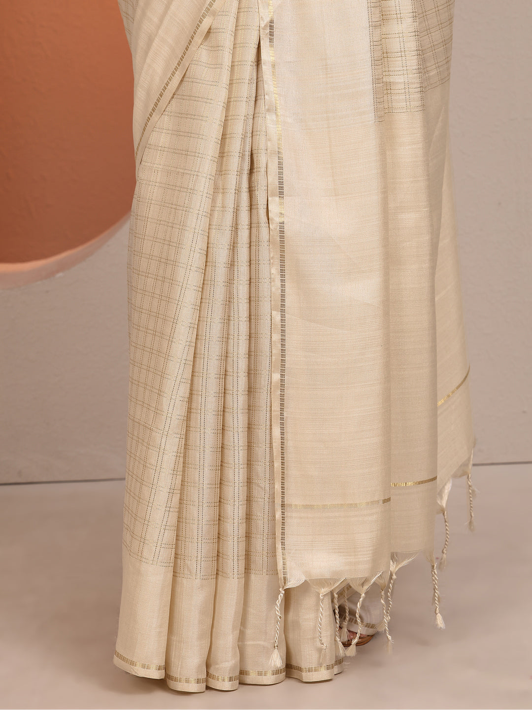  Cream Embellished Silk Blend Saree With Unstitched Blouse Piece 