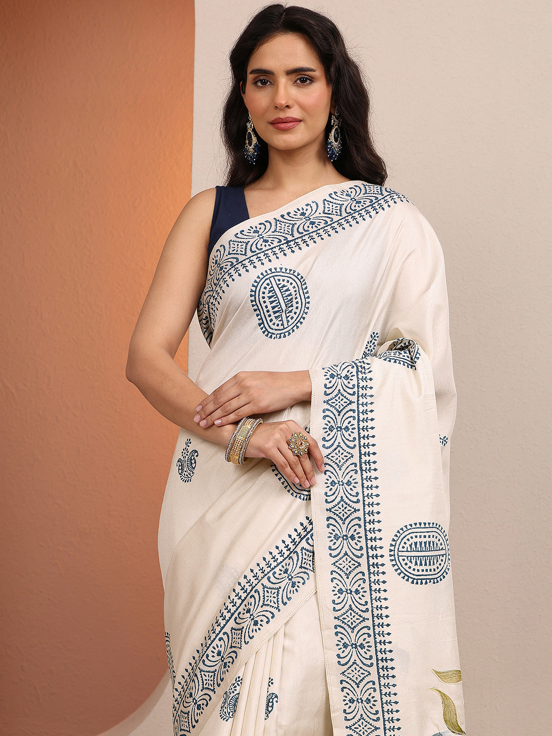  Off White Printed Silk Blend Saree With Unstitched Blouse Piece 