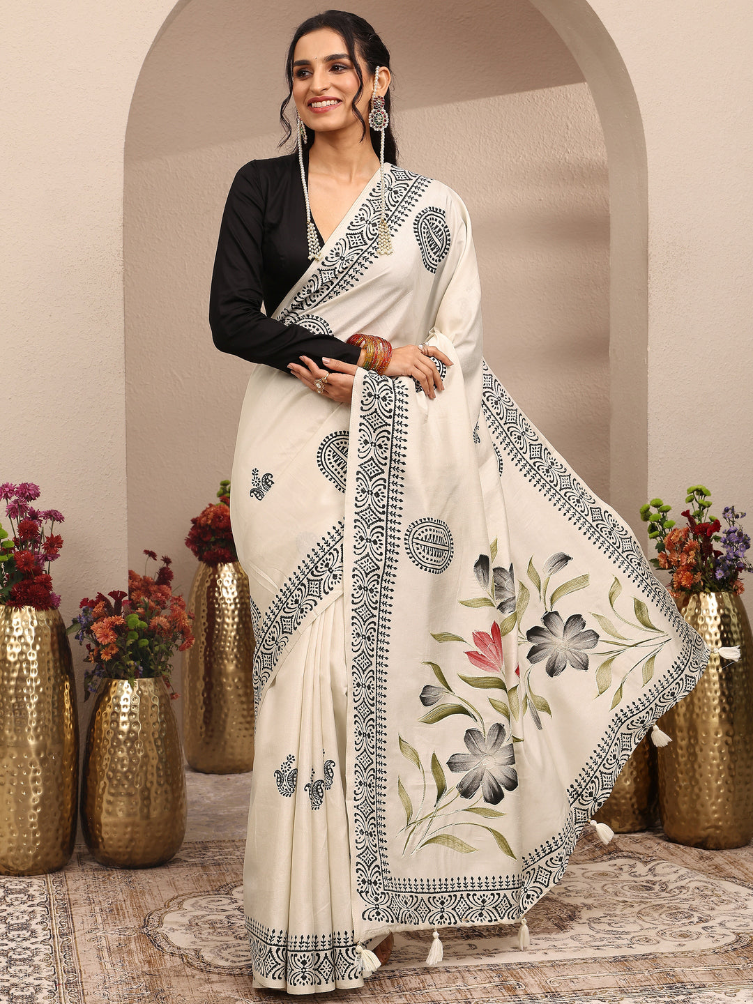  Off White Printed Silk Blend Saree With Unstitched Blouse Piece 
