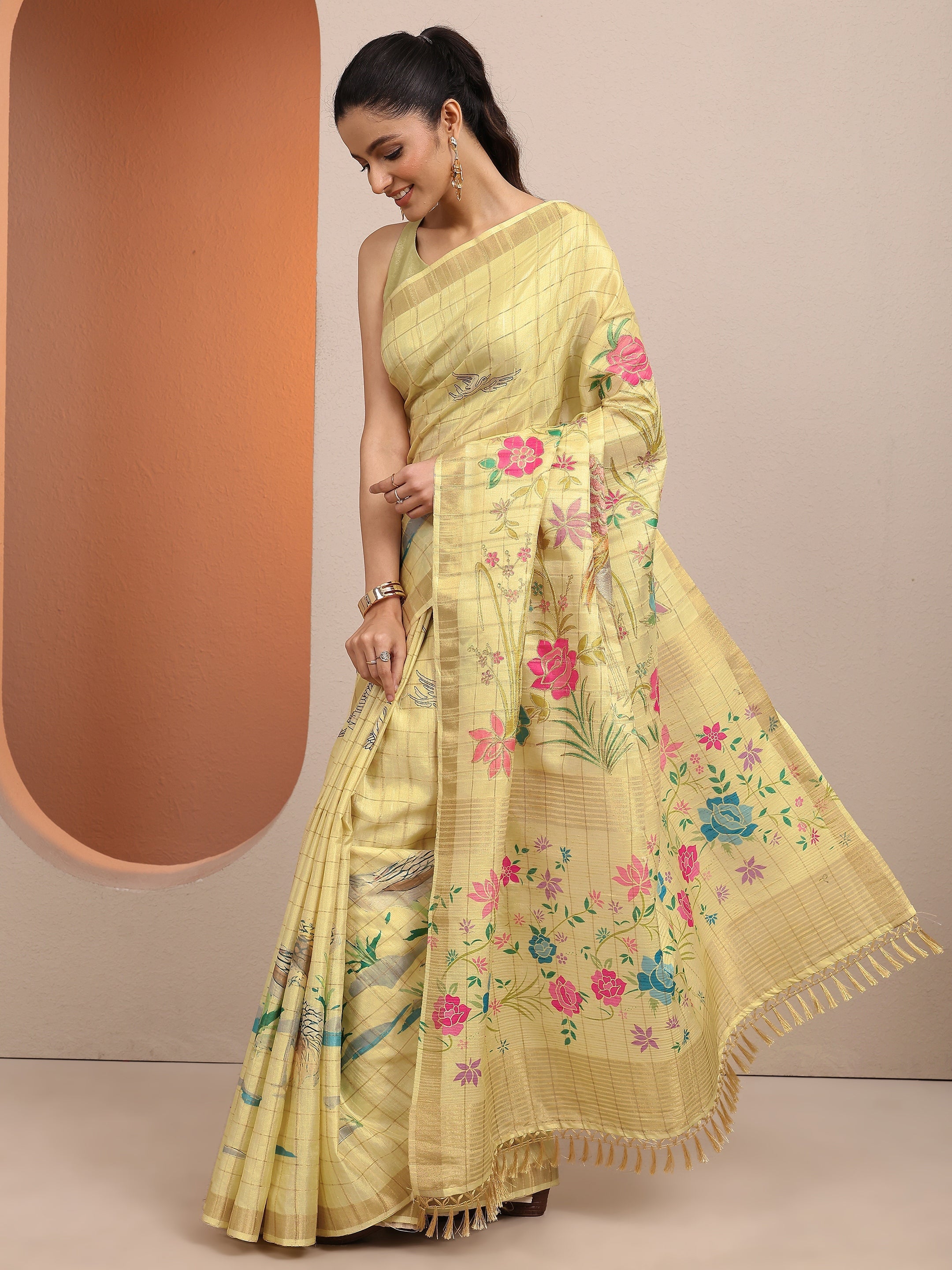 libas Gold Embroidered Silk Blend Saree With Unstitched Blouse Piece-picture-20