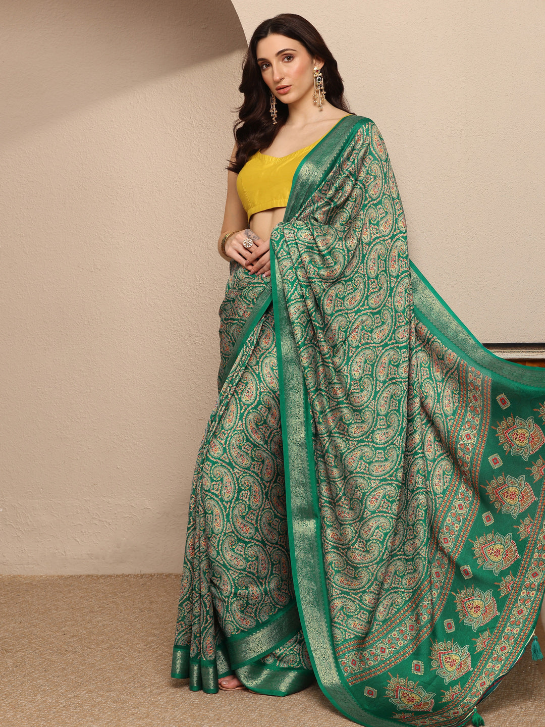 Green Paisley Printed Silk Blend Saree With Unstitched Blouse Piece