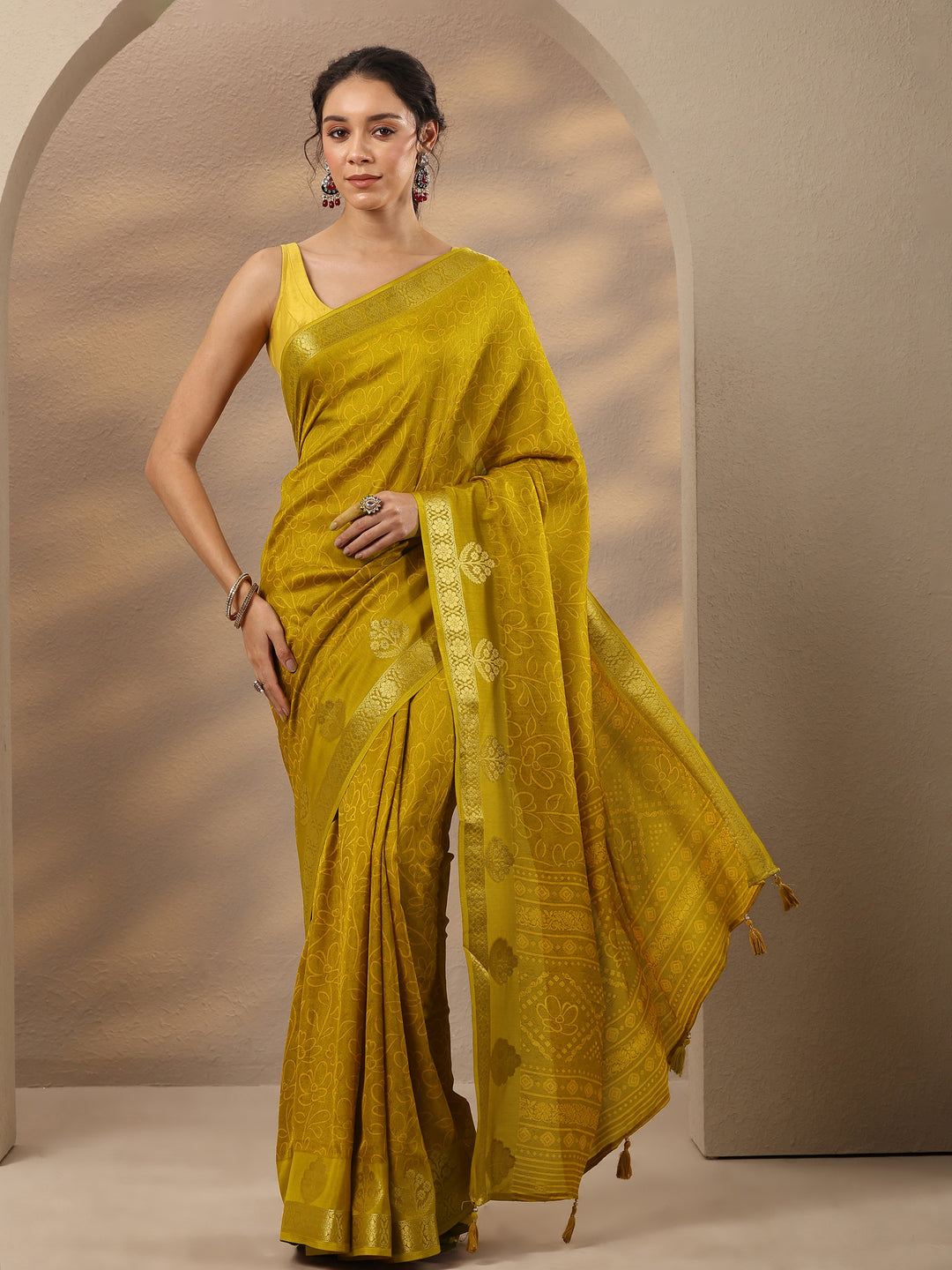  Mustard Printed Silk Blend Saree With Unstitched Blouse Piece 