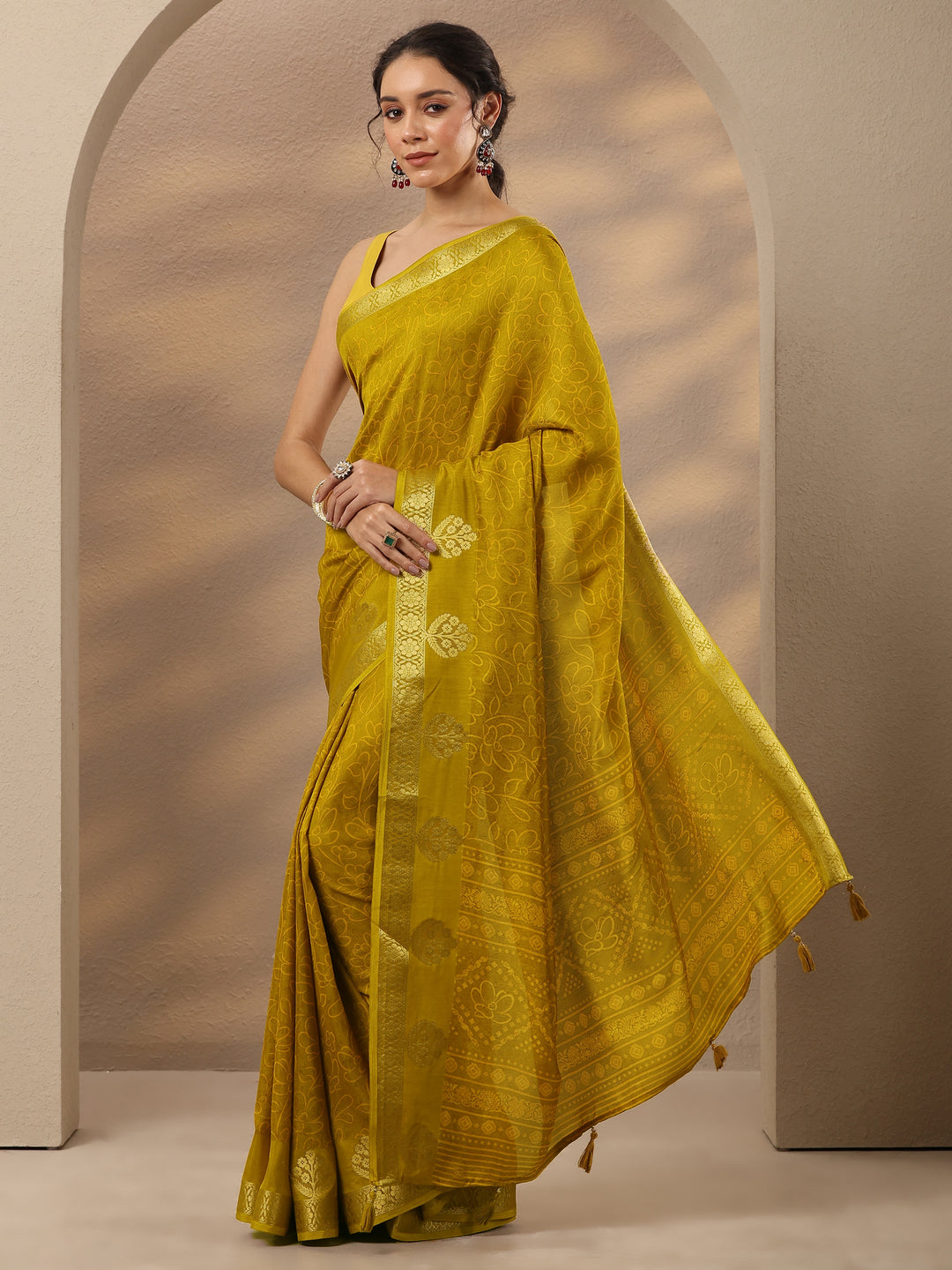  Mustard Printed Silk Blend Saree With Unstitched Blouse Piece 
