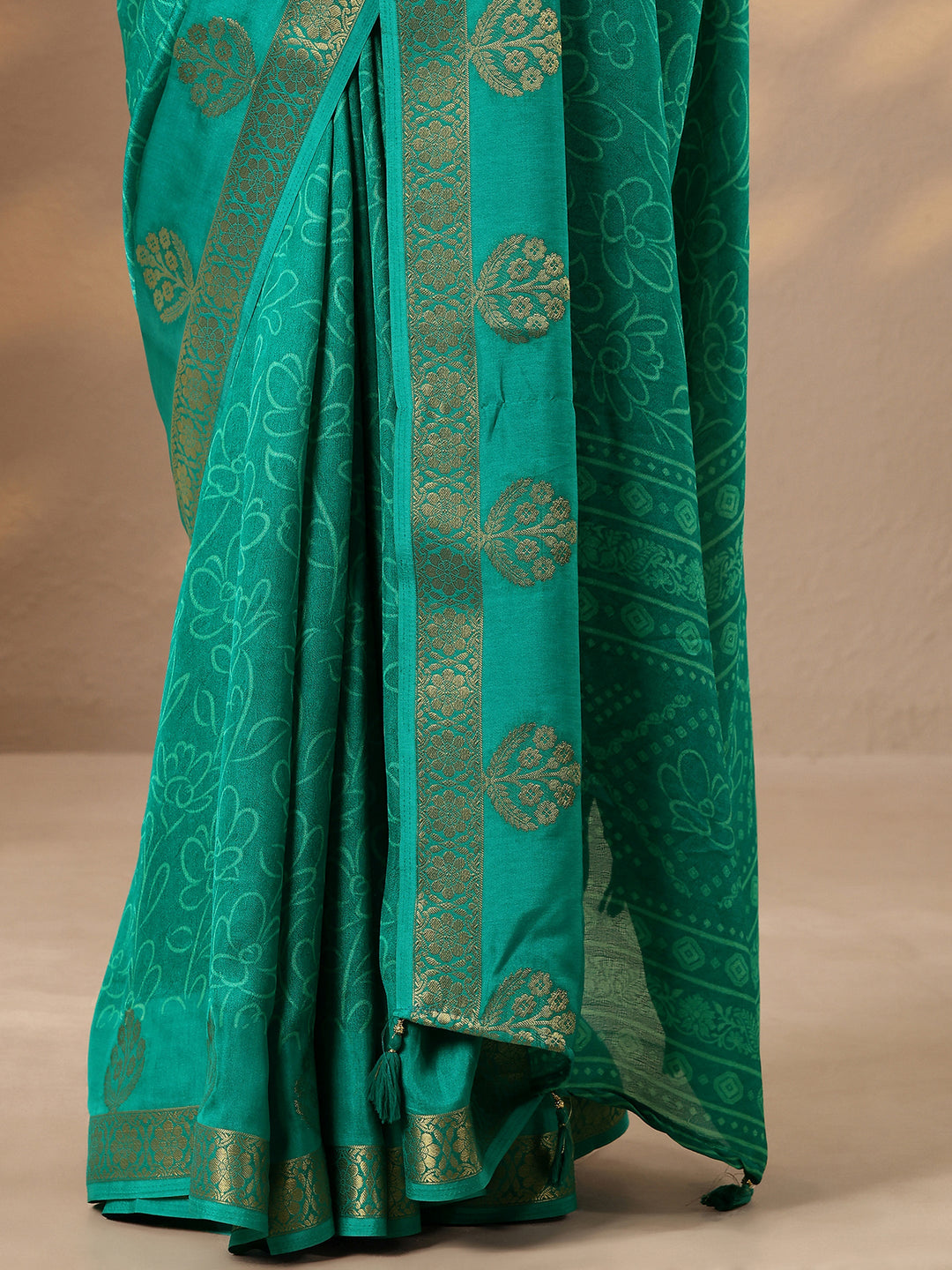  Green Printed Silk Blend Saree With Unstitched Blouse Piece 