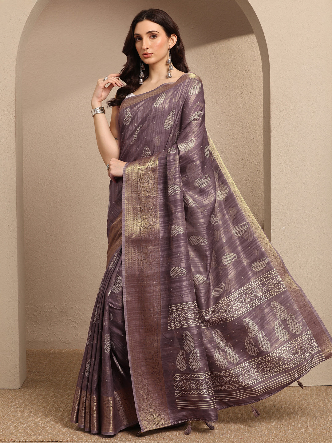 Mauve Paisley Woven Design Silk Blend Saree With Unstitched Blouse Piece
