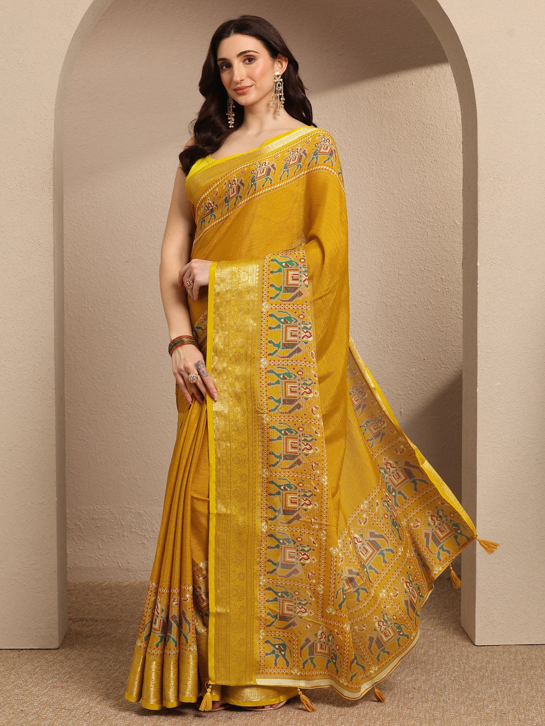Mustard Solid Georgette Saree With Unstitched Blouse Piece